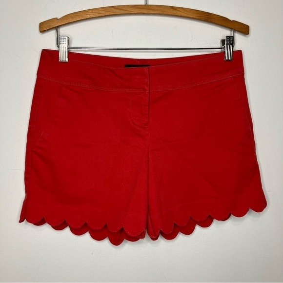 The limited red scalloped edge shorts size 4 - Picture 3 of 7
